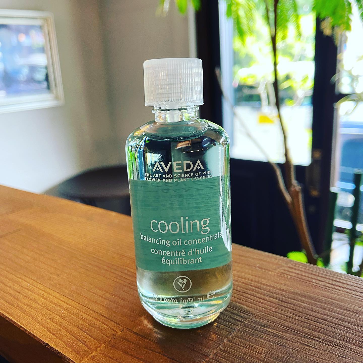 AVEDA クーリングバランシングオイル50mlAVEDAから夏向けのオイルが登場!このオイルを使ってマッサージを行うと、メントールという成分がリフレッシュ感を与え、仕事や日々の生活での疲れや緊張を緩和させます!香りはミント系でスッと気分をリフレッシュさせ、集中力の向上や消化を助ける効果だけでなく、ストレスにも効果的!さらにオイル特有のベタベタ感がなく、とても使いやすいです!ぜひお試しください?アシスタント 関口#宇都宮#美容室#宇都宮美容室#trinity#トリニティ#aveda#avedaサロン#avedaカラー#カラー#カット#エイジング#エイジングケア#ヘッドスパ#トリートメント#オーガニック#オーガニックカラー#アジュバン#クラスs#カスイ#ソーマライト#光ケア#ドクタースカルプ#ヘアビューザー#ヘアビューロン#バイオプログラミング#ダイソン#エアラップ#サイエンスアクア#髪質改善