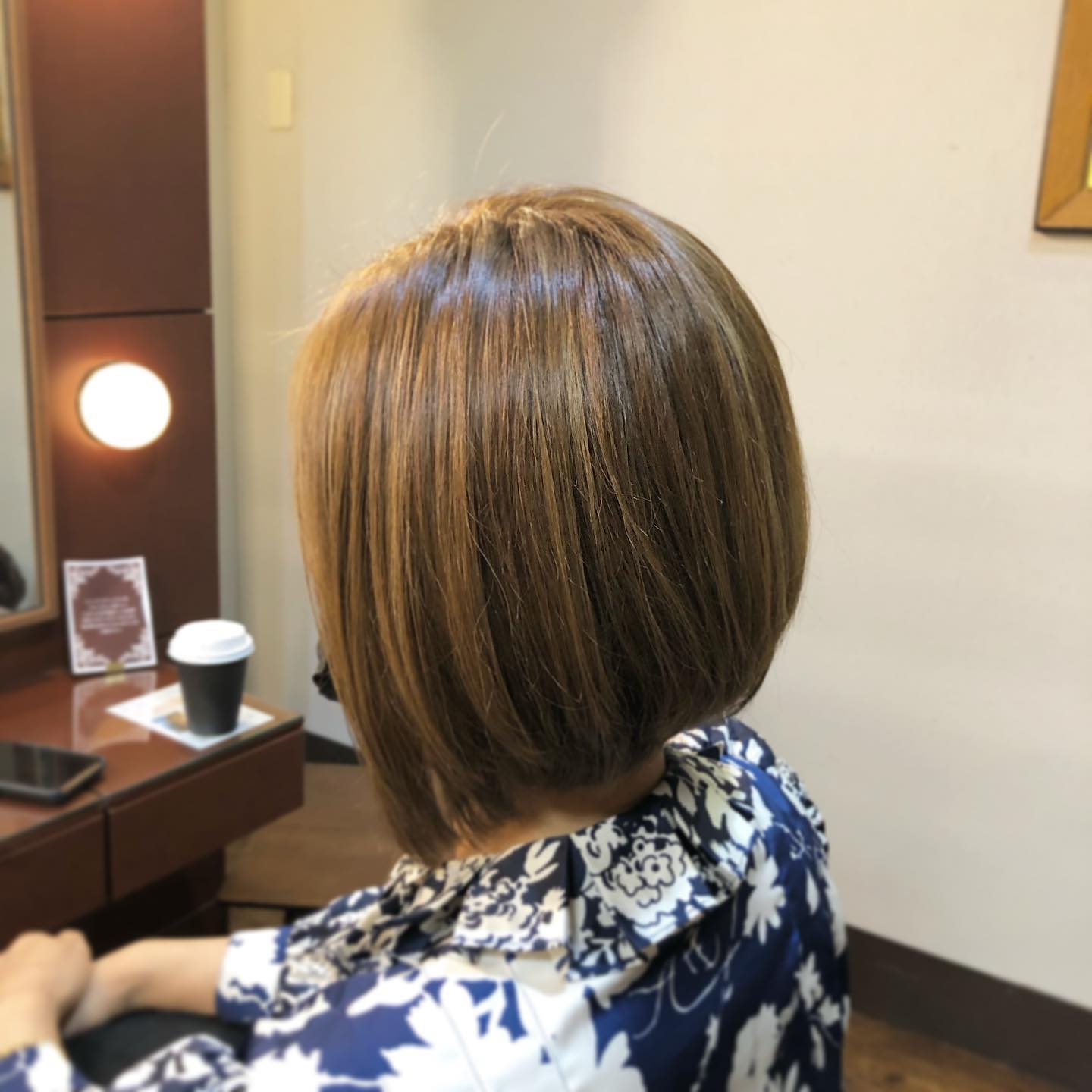 カット&カラー︎背中まであった髪をバッサリ!大人っぽいショートスタイルにハイライトをプラス。スタイリスト 本間直樹#宇都宮#美容室#宇都宮美容室#trinity#トリニティ#aveda#avedaサロン#avedaカラー#カラー#カット#エイジング#エイジングケア#ヘッドスパ#トリートメント#オーガニック#オーガニックカラー#アジュバン#クラスs#カスイ#ソーマライト#光ケア#ドクタースカルプ#ヘアビューザー#ヘアビューロン#バイオプログラミング#ダイソン#エアラップ#サイエンスアクア#髪質改善