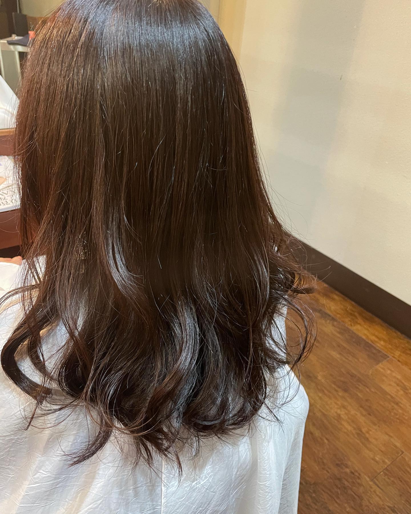 柔らかい質感を出す為にピンクバイオレット光の加減で色味も楽しめます♩日々の疲れをヘッドスパでリフレッシュ︎スタイリスト　神山#宇都宮#美容室#宇都宮美容室#trinity#トリニティ#aveda#avedaサロン#avedaカラー#カラー#カット#エイジング#エイジングケア#ヘッドスパ#トリートメント#オーガニック#オーガニックカラー#アジュバン#クラスs#カスイ#ソーマライト#光ケア#ドクタースカルプ#ヘアビューザー#ヘアビューロン#バイオプログラミング#ダイソン#エアラップ#サイエンスアクア#髪質改善