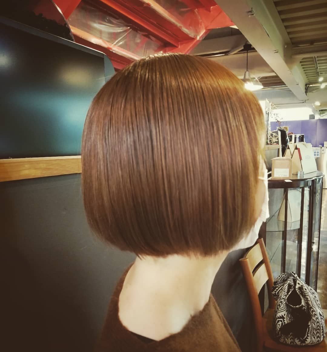 明るめカラーのぱっつんミニボブ♡スタイリスト井元#宇都宮#美容室#宇都宮美容室#trinity#トリニティ#aveda#avedaサロン#avedaカラー#カラー#カット#エイジング#エイジングケア#ヘッドスパ#トリートメント#オーガニック#オーガニックカラー#アジュバン#クラスs#カスイ#ソーマライト#光ケア#ドクタースカルプ#ヘアビューザー#ヘアビューロン#バイオプログラミング#ダイソン#エアラップ#サイエンスアクア#髪質改善
